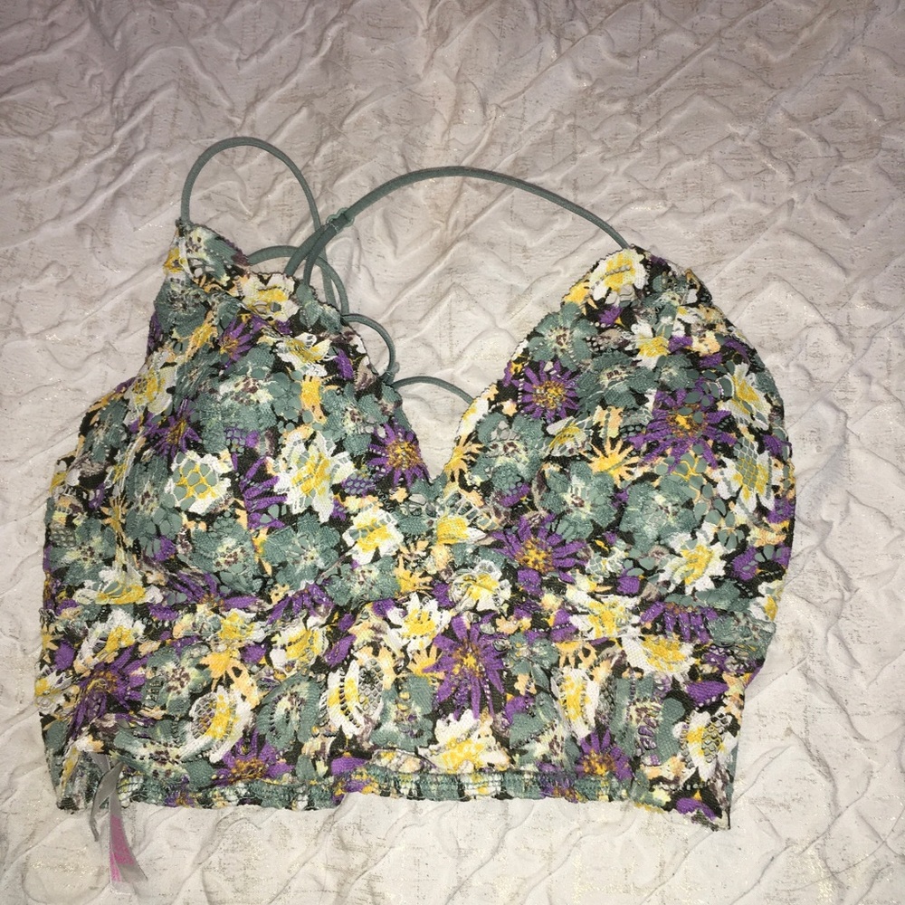beautiful floral top perfect for parties, perfect condition must have for summer